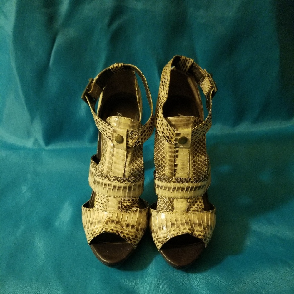 Womens shoes